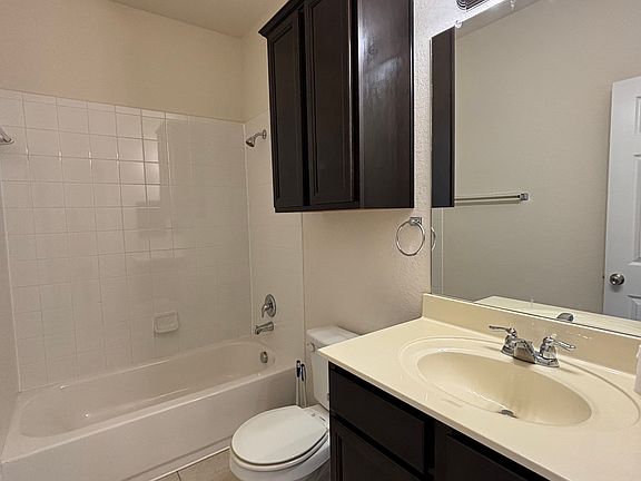 3rd image of 2215 Malkin Pl
