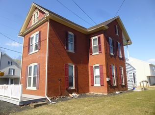 703 Main St #B, Akron, PA 17501