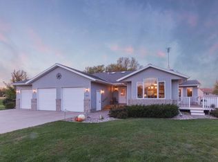 19224 Easy St, Lake Crystal, MN 56055