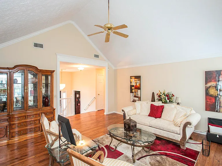 1508 Clover Ct — Photo 3