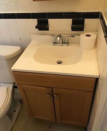 5th image of 2970 Yorkway #1