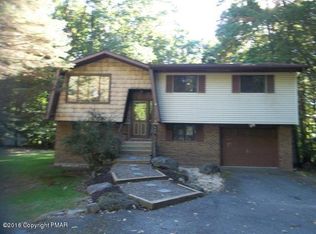 1068 Maple Dr, Pocono Lake, PA 18347