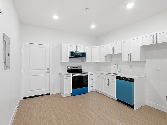 3rd image of 2085 N Main St #201