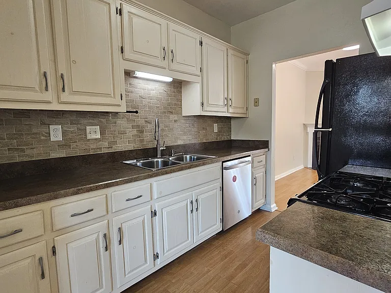 627 Creekside Ct — Photo 7