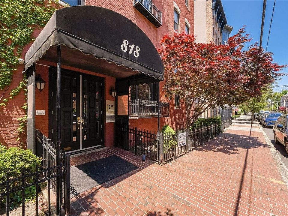 1st image of 818 Jefferson St APT 3B