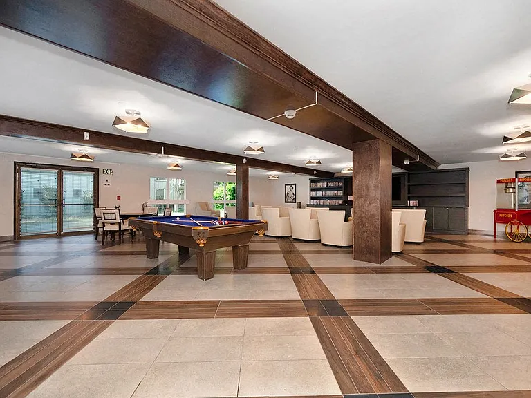 The Crest at Citrus Heights (55+) — Photo 25