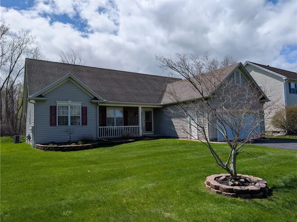 55 Barclay Ct, Rochester, NY 14612
