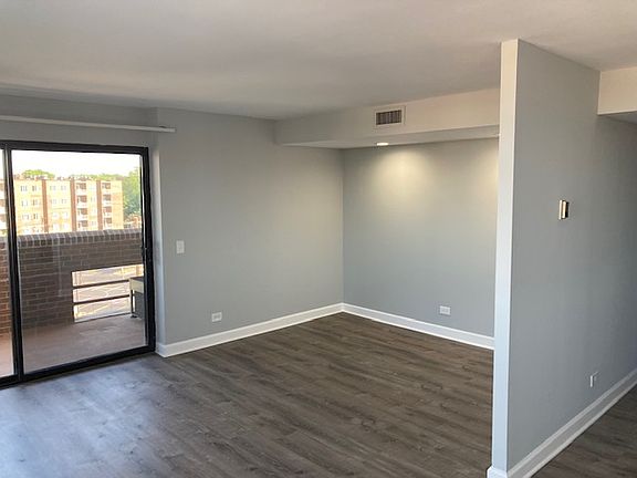 4th image of 854 Lee St #504