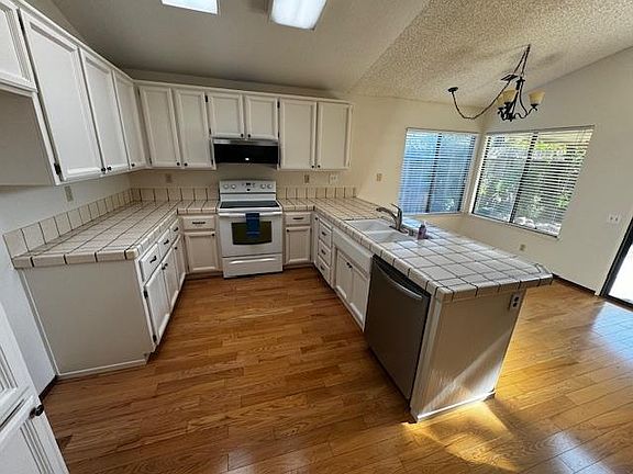 4th image of 721 Hawk Dr