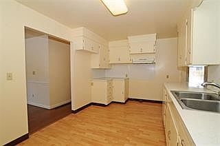 4th image of 1610 Willow St