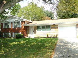 924 Peony Dr, Belleville, IL 62220