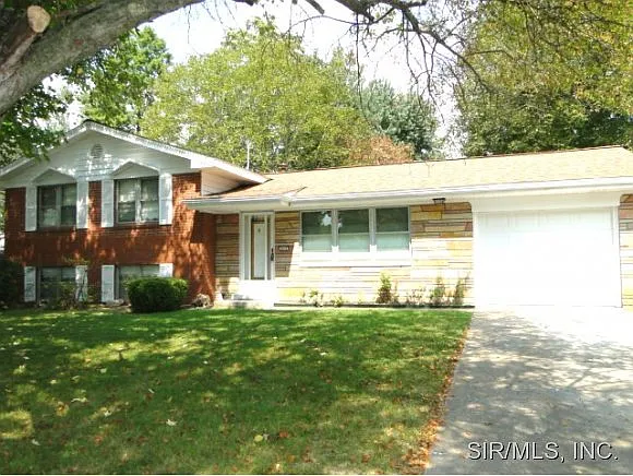 924 Peony Dr photo 1