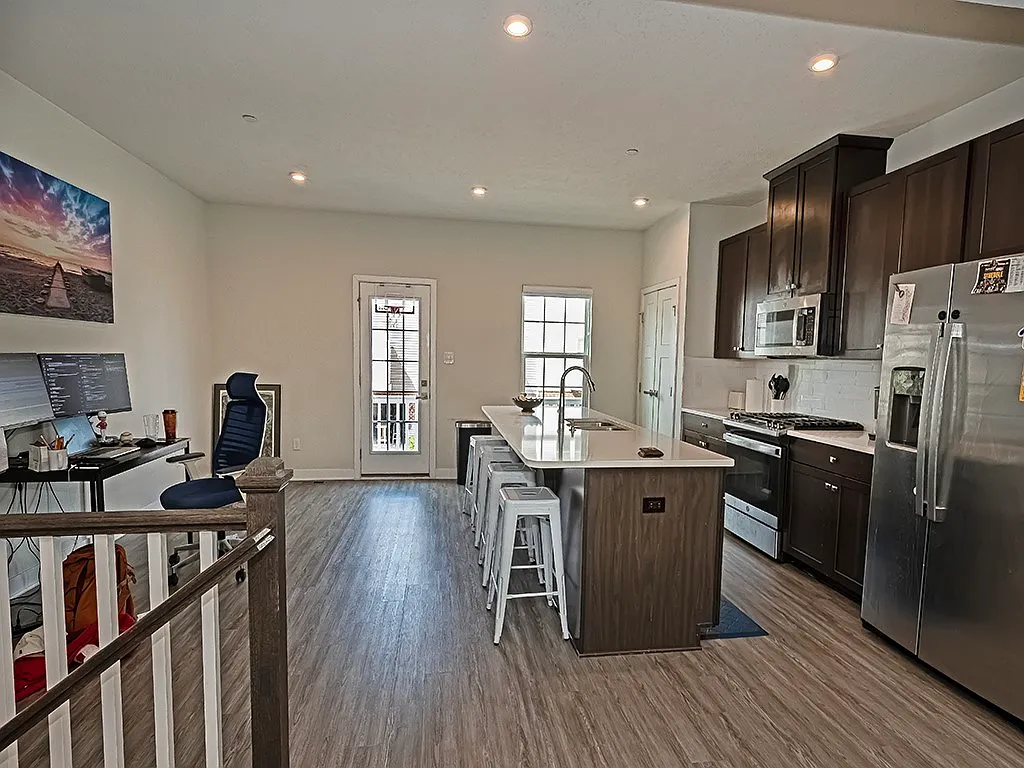 3 bed, 2.5 bath, $2,800 — Photo 3