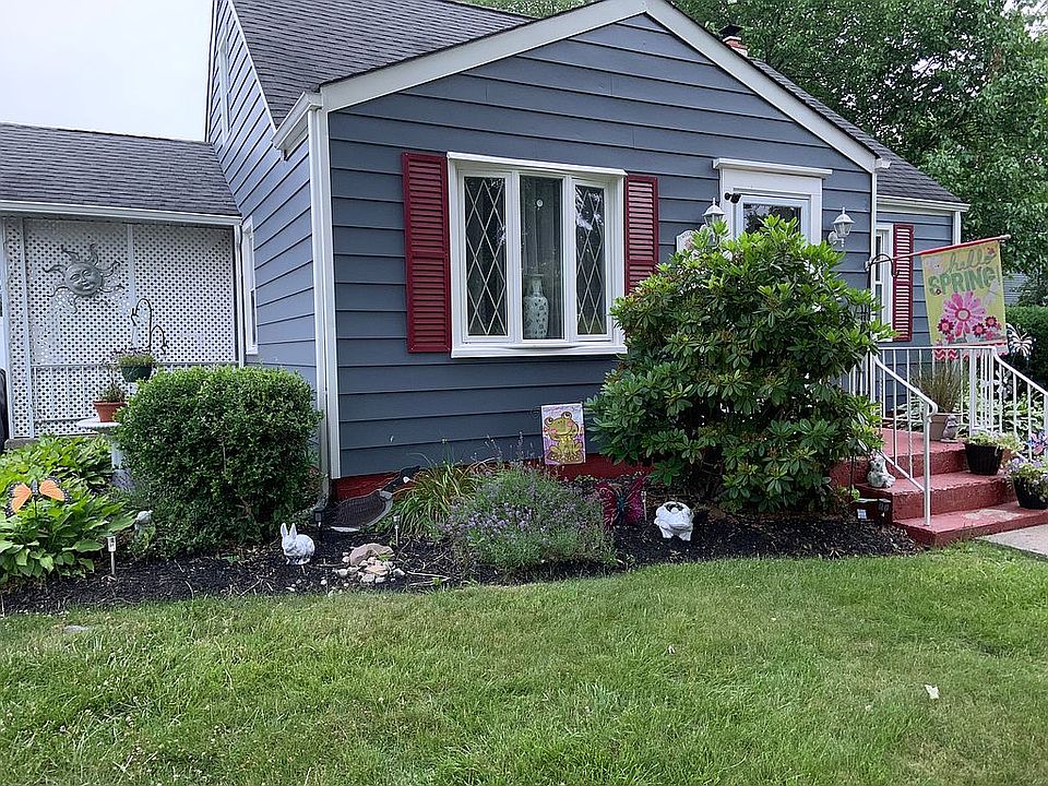 2nd image of 132 Penn Ln