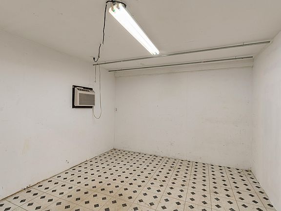 4th image of 3489 Randall Ave