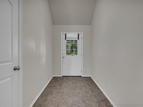 4th image of 1500 W Burnham Ave