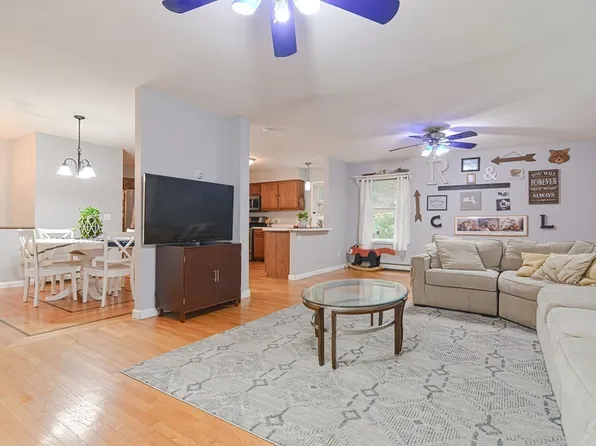 89 Webster St, Douglas, MA 01516