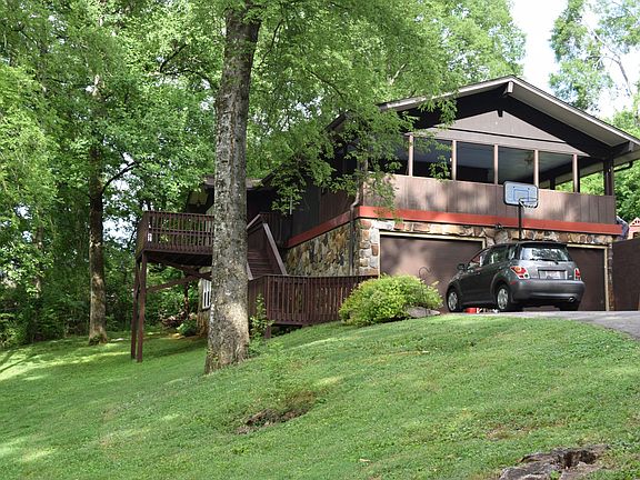 4th image of 10408 Pinedale Dr