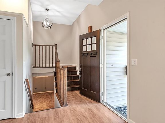 4th image of 709 Strowbridge Dr