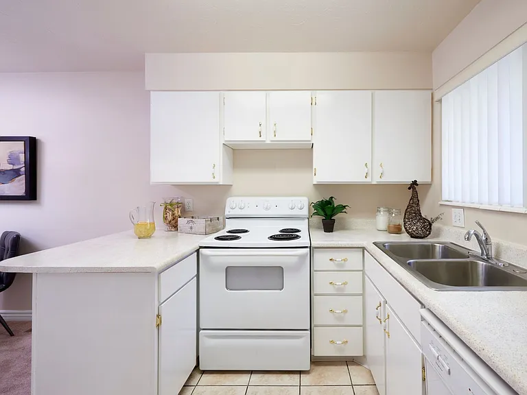 1412-14 Martin Riverside — Photo 4