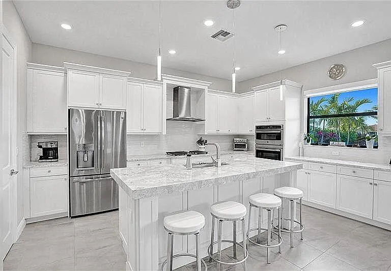 11720 Waterway Cir — Photo 15