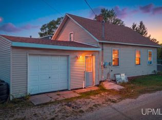 2011 16th Ave N, Escanaba, MI 49829
