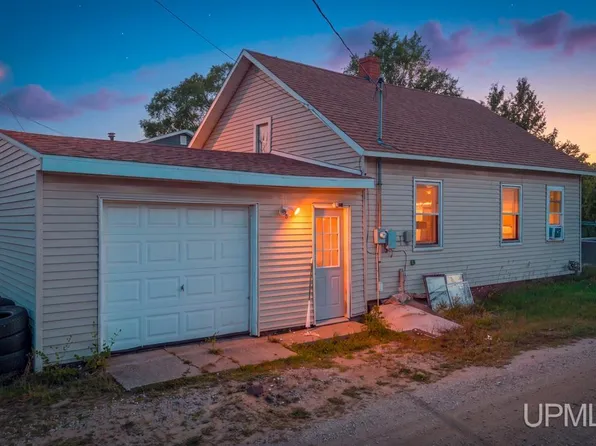 2011 16th Ave N, Escanaba, MI 49829
