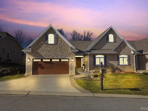 72 Fox Hollow Dr, Metamora, MI 48455