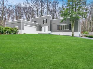 18701 Rivers Edge Dr E, Chagrin Falls, OH 44023