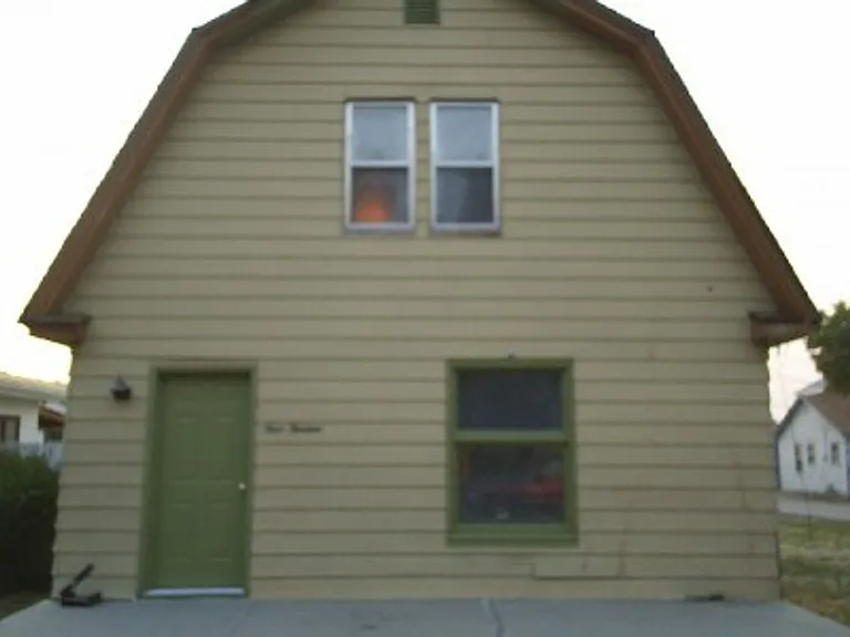 413 Birch Ave — Photo 2