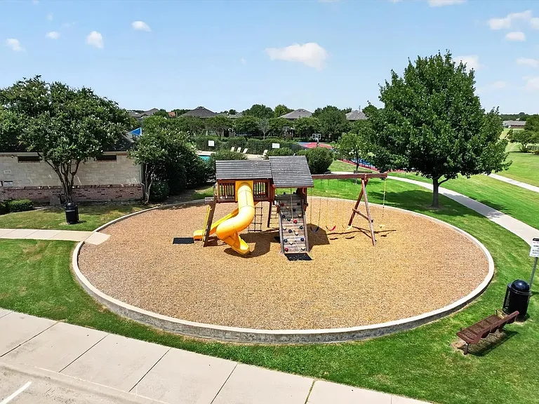 8828 Valley River Dr — Photo 25