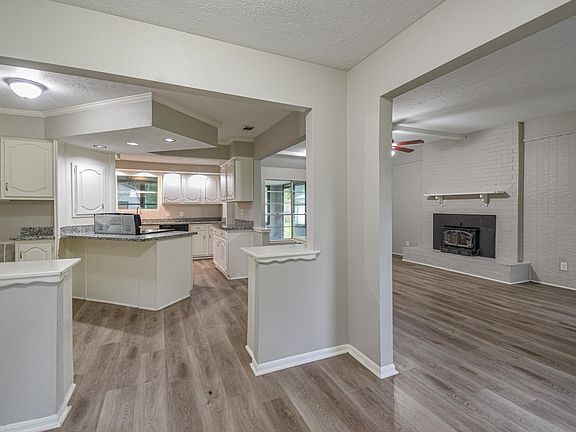 3rd image of 17996 Southridge Dr