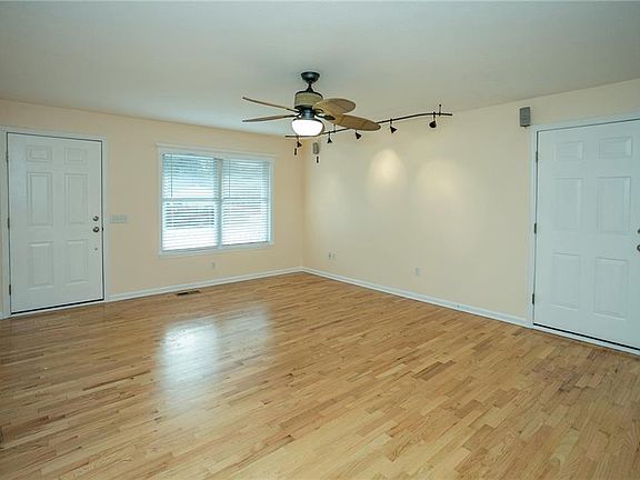 2nd image of 118 Lakewood Dr