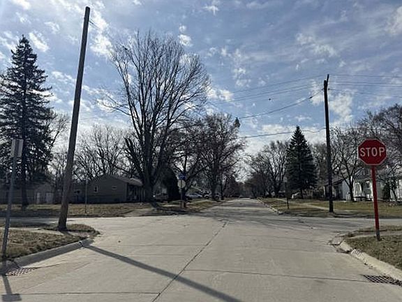 Exterior Neighborhood (street photo)