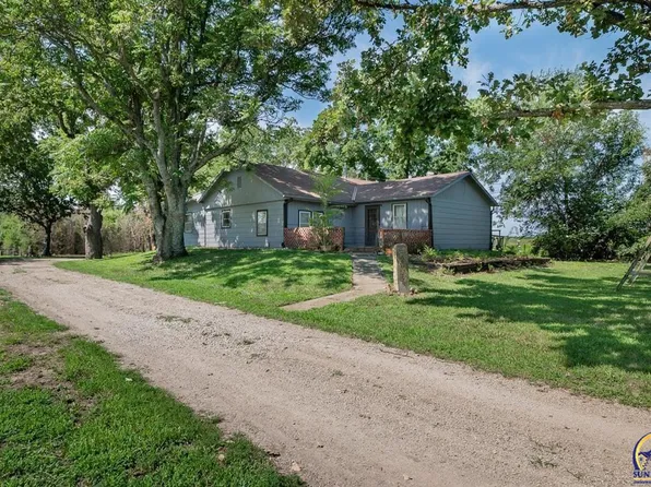 1501 NE Calhoun Bluff Ter, Topeka, KS 66617