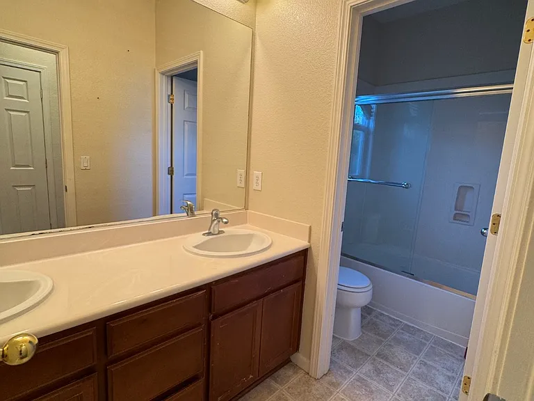 2912 Safford Ave — Photo 15