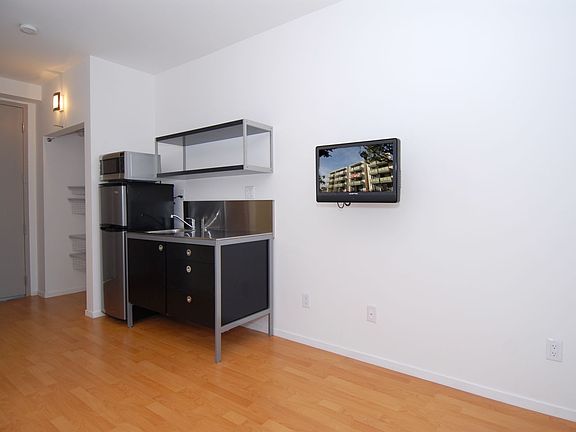 4th image of 1299 E Green St Unit 317