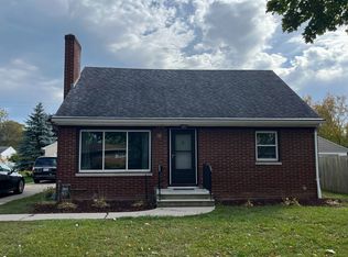 1030 N Locust St, Green Bay, WI 54303