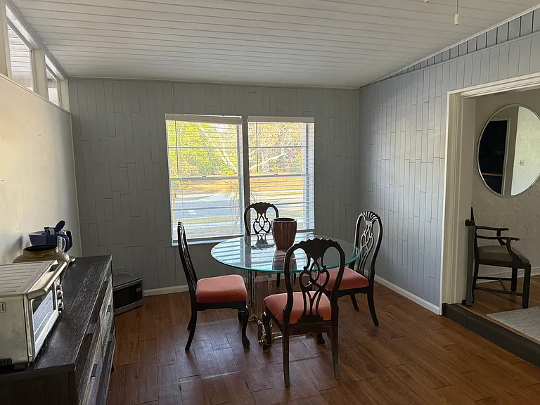 2814 W Averill Ave — Photo 2