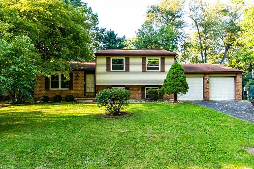 1421 Raccoon Dr NE photo 1