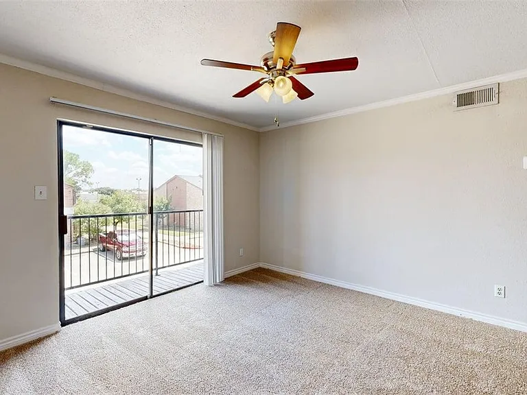 904 University Oaks Blvd #26 — Photo 2