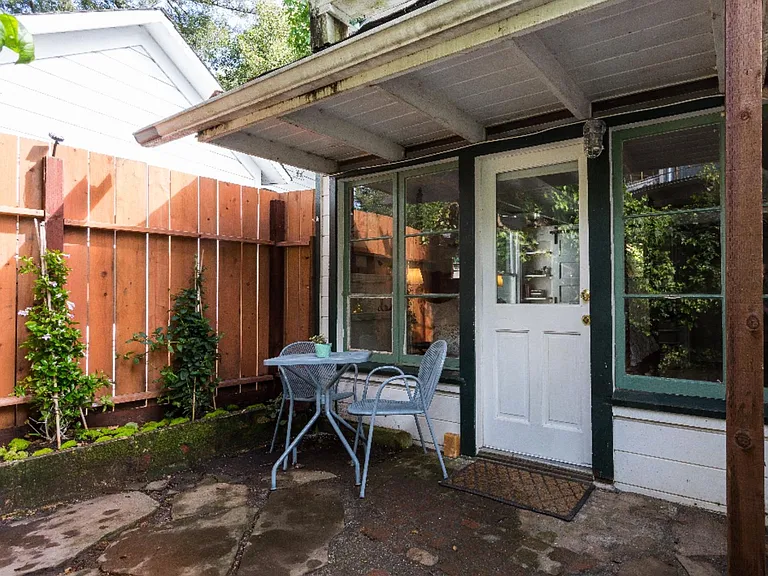 254 Throckmorton Ave #D — Photo 1