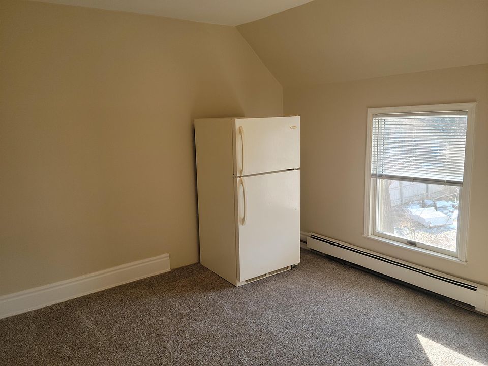 2nd image of 718 Lowell St #10483213