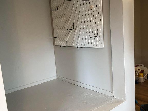 Pot storage and prefect for additional removable storage.