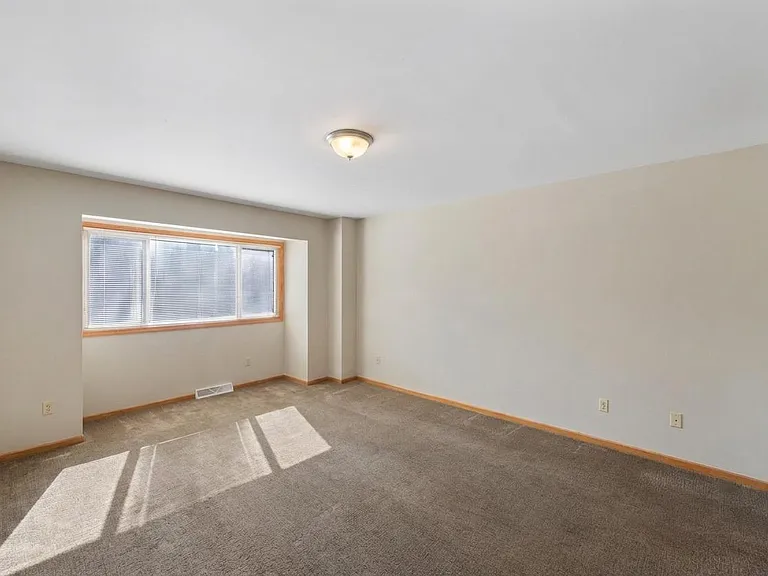 304 Pondridge Cir — Photo 8