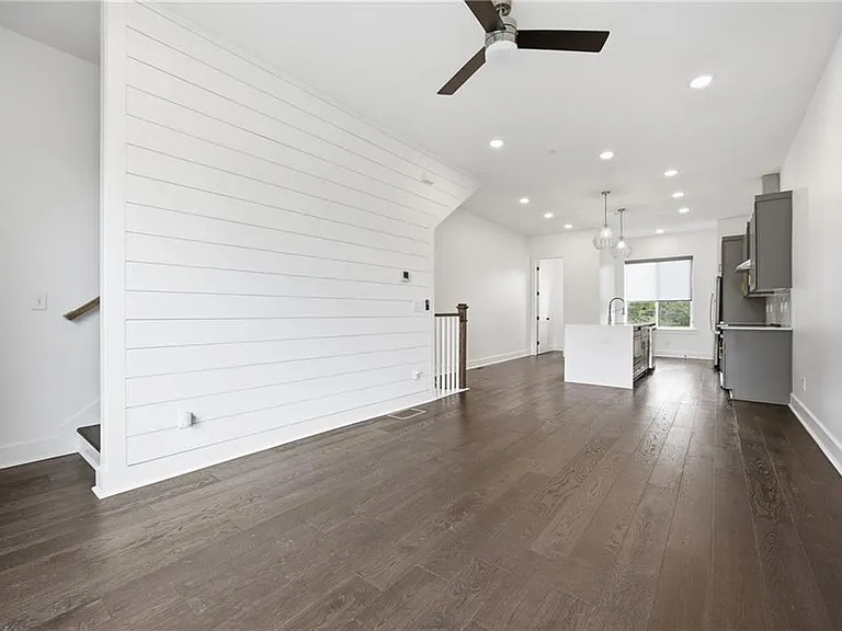 211 Bass St SW #10 — Photo 11