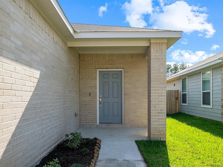 16743 Rover Ln — Photo 2