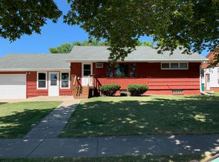 8 2nd St NE, Gwinner, ND 58040