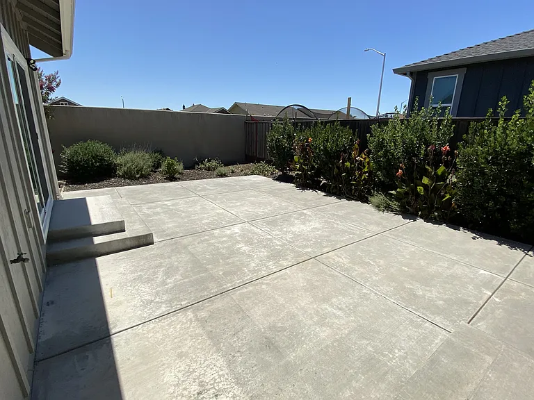 Large, fully enclosed backyard.