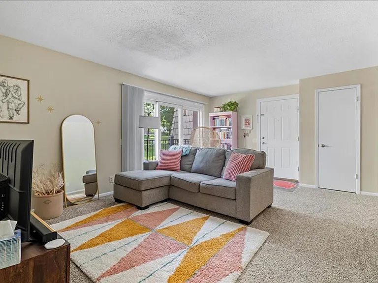 5945 Woodson St — Photo 4